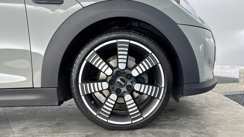 MINI Hatchback 1.5 Cooper Exclusive 3dr Auto Petrol Hatchback